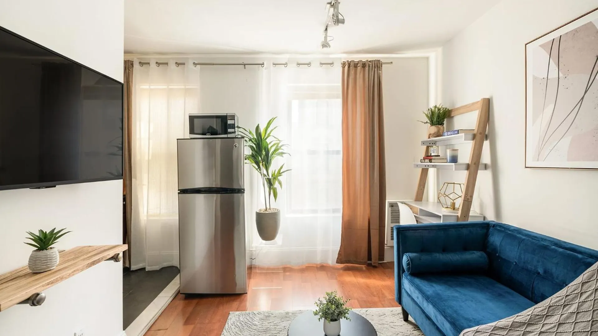 69-4D Trendy Lower East Side 1B Brand New New York