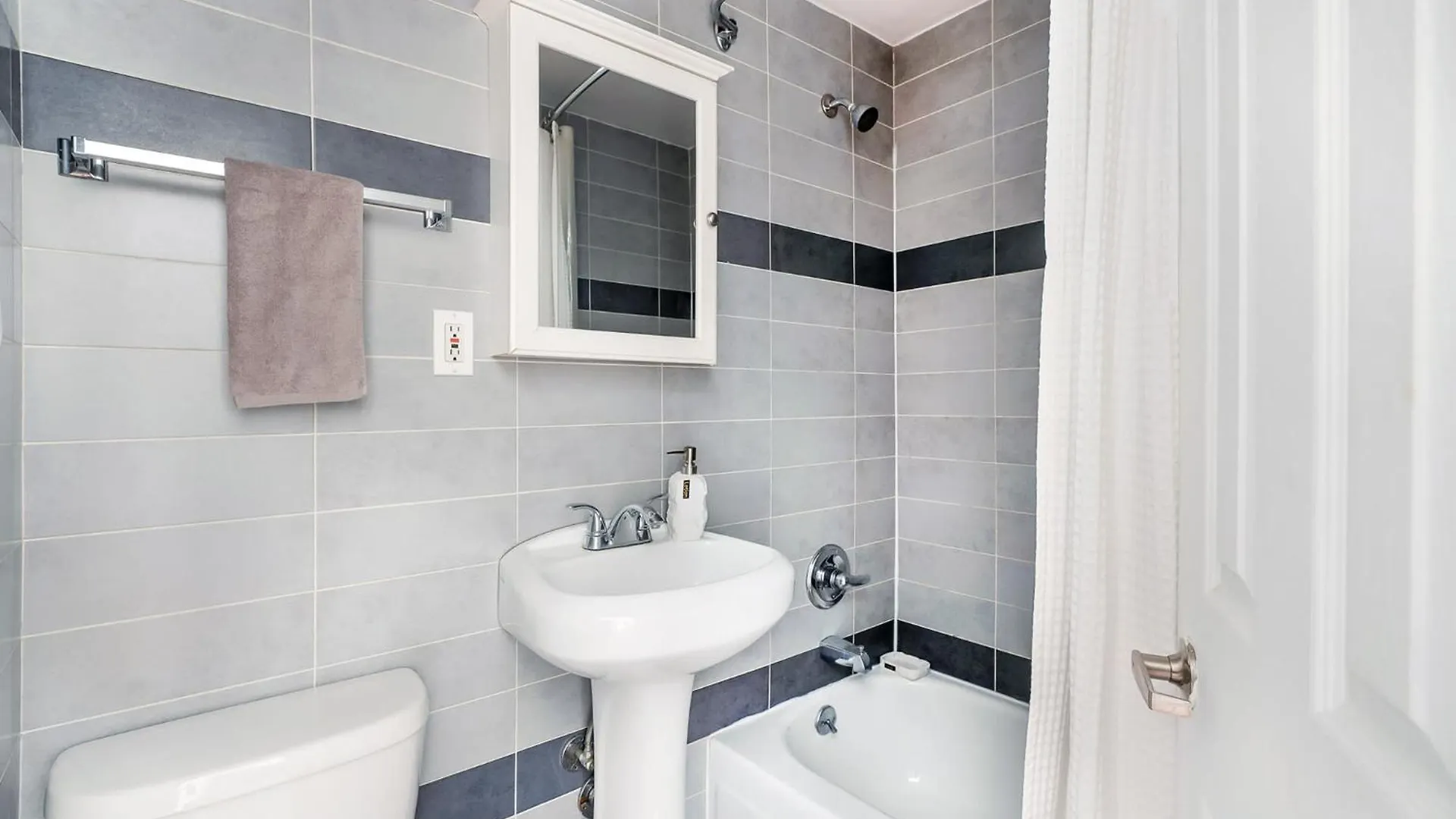 Apartment 69-4D Trendy Lower East Side 1B Brand New New York
