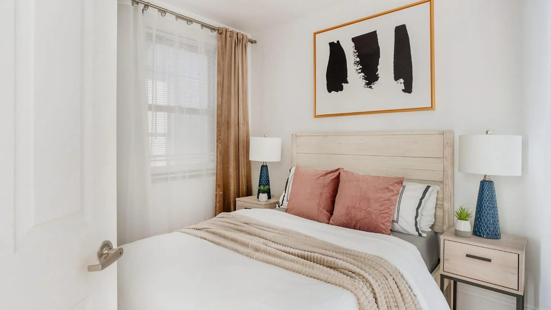 69-4D Trendy Lower East Side 1B Brand New New York United States