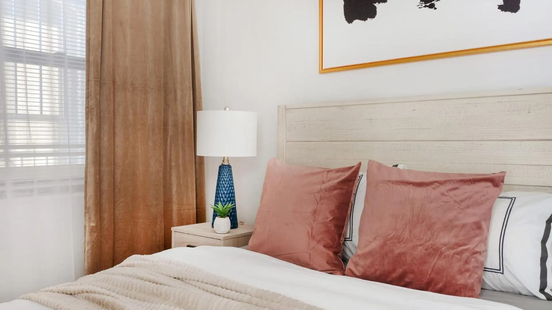 69-4D Trendy Lower East Side 1B Brand New New York Apartment